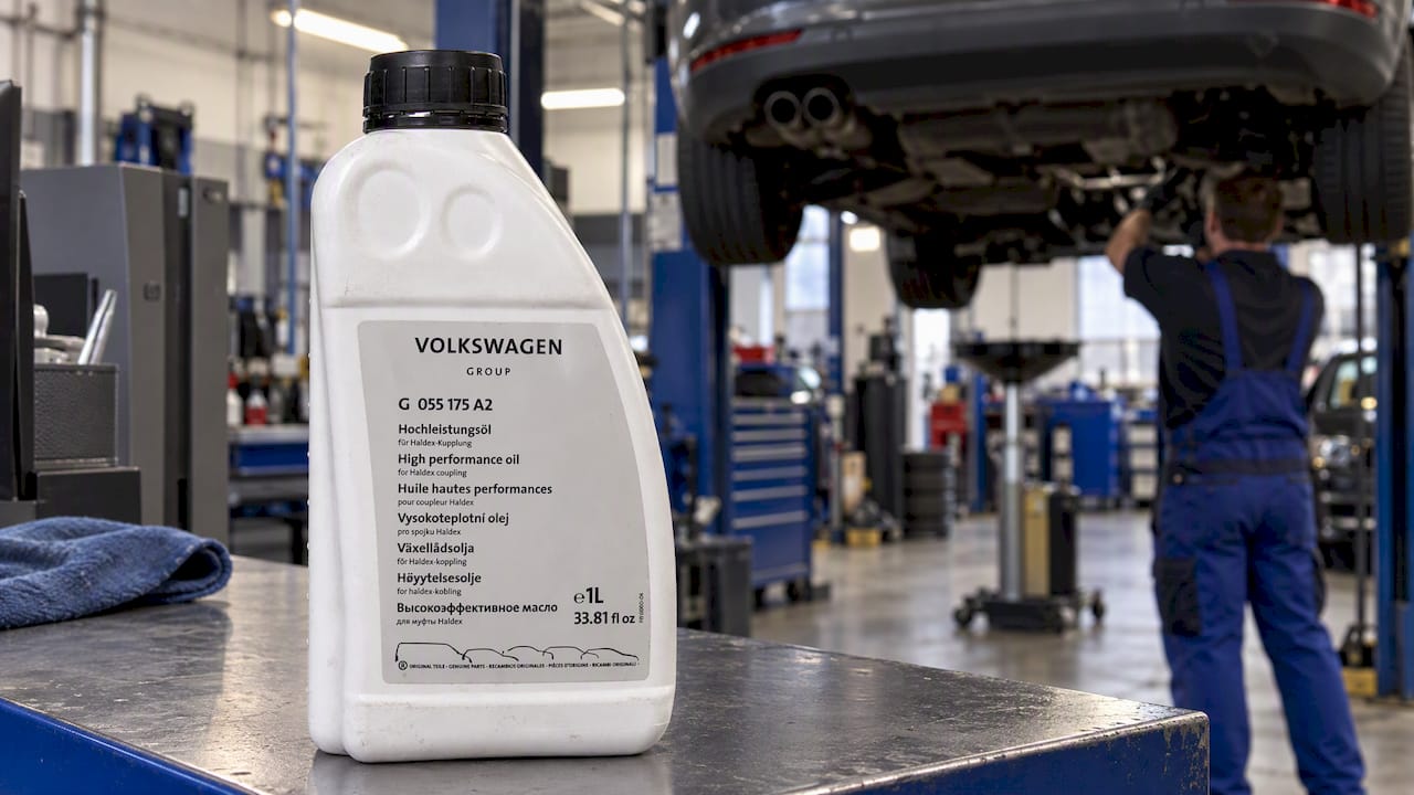 Genuine VW Haldex coupling oil at service bay